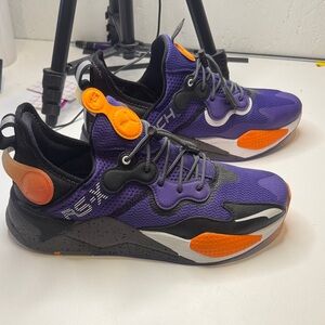 Glow in the dark pumas 9.5